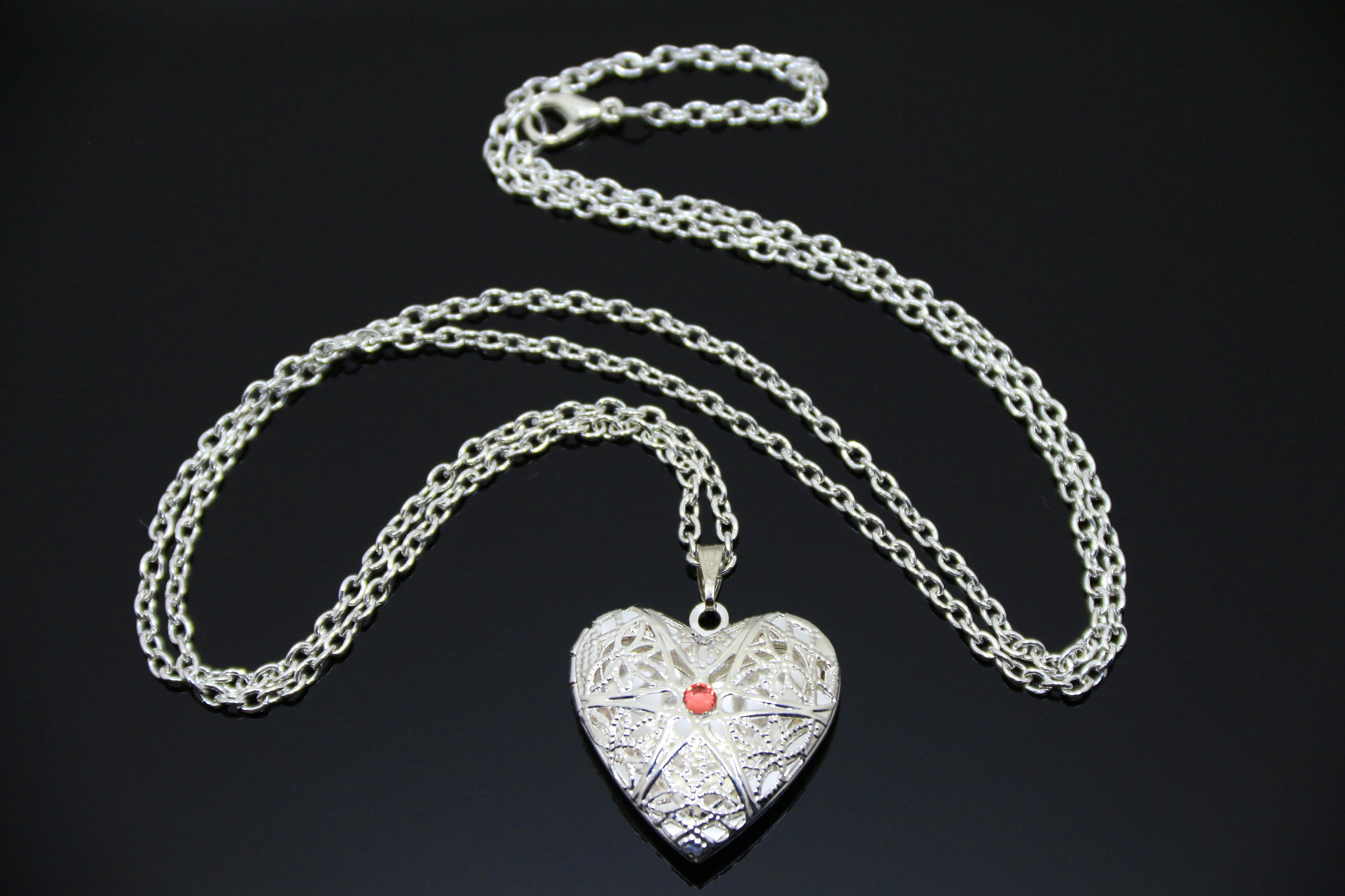 warren james heart locket necklace