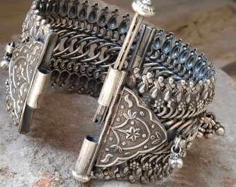 Pulsera tribal de plata de ley vintage, pulsera de campana Ghunghroo de plata antigua, pulsera de plata antigua abierta, pulsera de plata ancha