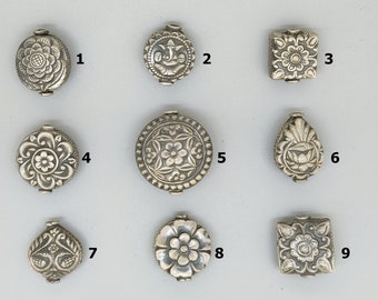 Antieke zilveren kralen, vintage tribal kralen, sterlingzilveren kralen Tibetaans, geoxideerde Ganesha-kralen, pauwenkralen, bloemkralen oorbellen set