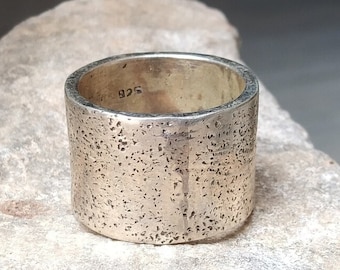 Zilveren gestippelde sigaarringen gedurfd en robuust ontwerp onderscheidende rand zilveren ring rustieke vrouwen/mannen sigaarring gouden sigaarbandring