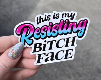 Esta es mi pegatina impermeable de protesta con la cara de perra resistente