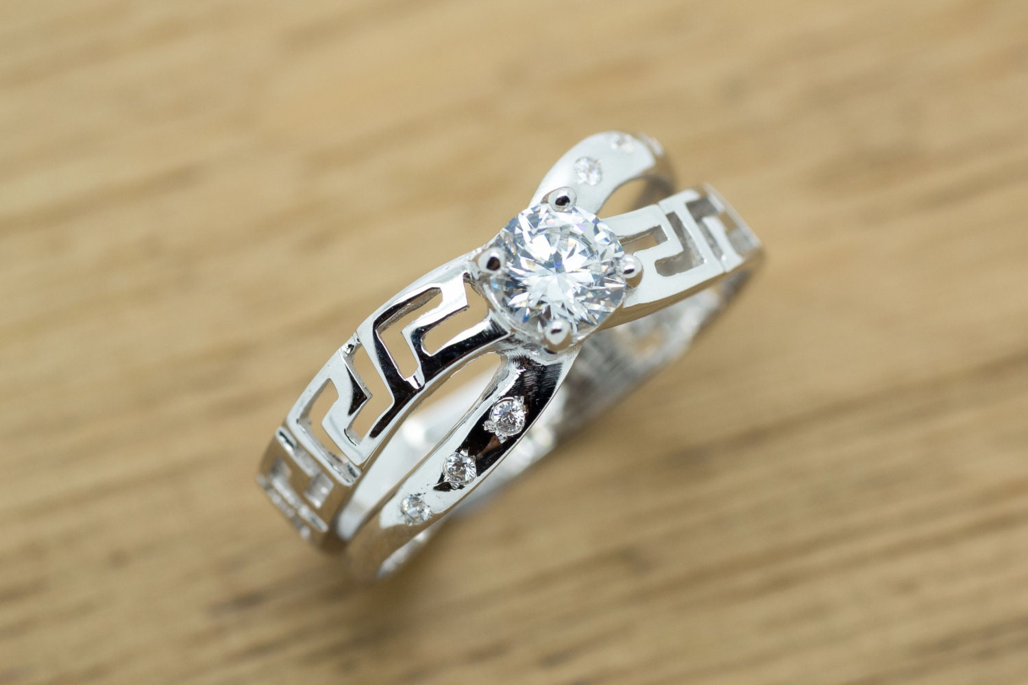Bague Ancienne Plaquée Or - Style Créateur, Motif Grec/géométrique Avec Zircons, Occasion, Fabrication Française