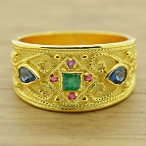 Hoge kwaliteit Gouden Ring, 14K Massief Goud Byzantijnse Etruscan Ring met Natuurlijke Saffier, Emerald, Ruby.High Quality Handgemaakt product.