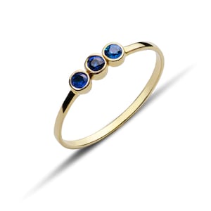 3 Saphire Bezel Setting Ring, 14K Dünner Goldring 14K, Einzigartige Verlobungsringe, Gelbgoldring, Dünnes Band, Hochzeitsband, Zarter Ring