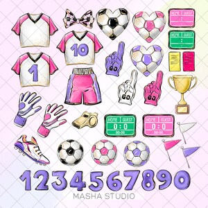 Puede incluir: Un conjunto de im&aacute;genes digitales de clipart con ilustraciones de tem&aacute;tica futbol&iacute;stica. El conjunto incluye un bal&oacute;n de f&uacute;tbol, un silbato, un trofeo, un marcador, una camiseta, un lazo, un par de guantes, un par de zapatos y los n&uacute;meros del 1 al 10. Las im&aacute;genes est&aacute;n en un estilo de acuarela con acentos de purpurina dorada.