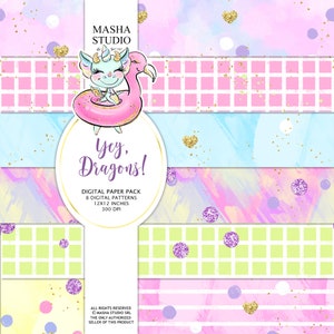 Könnte beinhalten: Ein digitales Papierpaket mit 8 Mustern, die einen niedlichen Cartoon-Drachen zeigen, der einen rosa Flamingo-Schwimmring trägt. Die Muster sind in Pastellfarben mit Glitzer und Herzen. Der Text "Yey, Dragons!" ist in lila Schrift. Das Paket enthält 12x12 Zoll Muster mit 300 DPI.