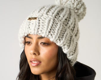 Gorro de punto grueso. Gorro con pompón trenzado extragrande en 5 colores, unisex, ideal para el invierno. Ideal como regalo, cálido y acogedor, tejido a mano.
