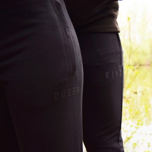 King and Queen Matte Jogger. Comfy Couple Goals Relationship Envy Royalty Cute TUMBLR Passende Hoodies verfügbar His Hers Mr Mrs Valentines