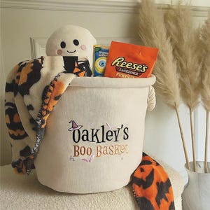 Geborduurde Boo-mand | Gepersonaliseerde Halloween Trick or Treat-tas voor kinderen of volwassenen Spookachtig seizoen afbeelding 1