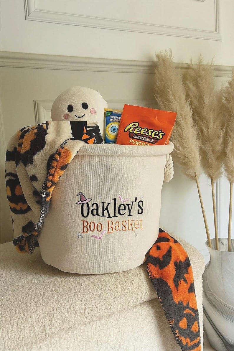 Geborduurde Boo-mand | Gepersonaliseerde Halloween Trick or Treat-tas voor kinderen of volwassenen Spookachtig seizoen afbeelding 1