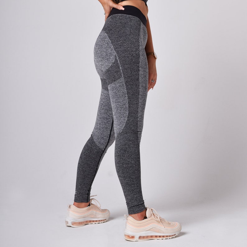 Корректирующие легинсы для спорта. Nike legendary. ). Высокие леггинсы. Спортивные легинсы женские.