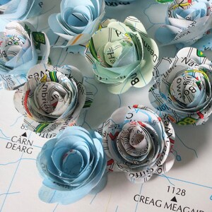 Karte Seite Gerollte Rosen, Perfekt für Hochzeitsdekorationen, Einladungen, Papierhandwerk x 25