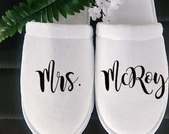 Bride to be - Bridal Shower Gift - Bride Slippers - Personalized Bridal Slippers  - Wedding Slippers - Wedding Gift - Last Name Slippers