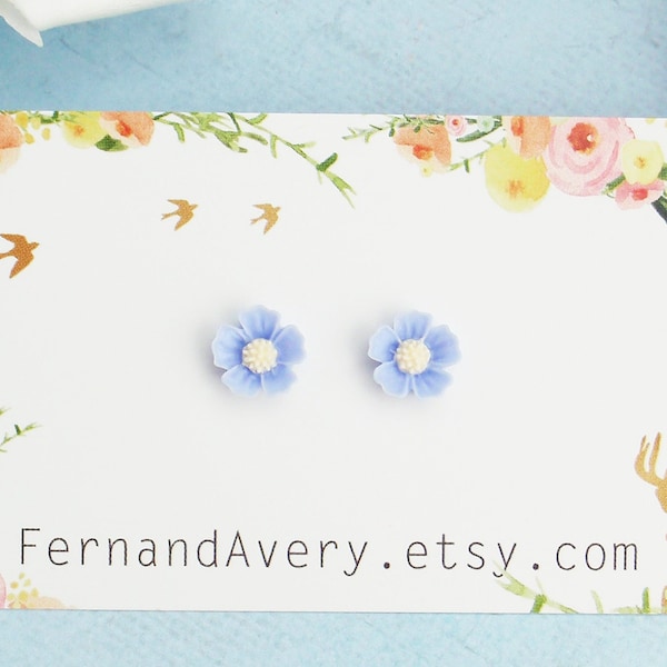 Dainty light blue forget-me-not flower stud earrings, 925 sterling silver, titanium, stainless steel. Small pale blue daisy, post earrings