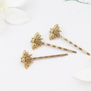 Choose silver, gold, teal, rose or bronze bee hair pins. Bee bobby pins. Elegant Bee hair clip. Dainty bee hair clip.