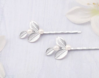 Silver pearl leaf hair pins. 2 bobby pins. Silver and pearl hair clips. Dainty leaf bobby pins. Dainty silver bobby pins