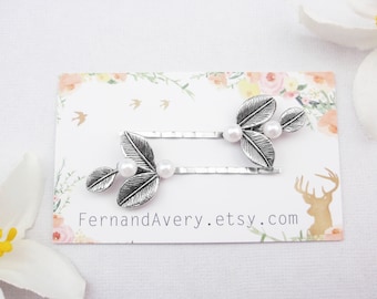 Silver pearl leaf hair pins. 2 bobby pins. Silver and pearl hair clips. Small, vintage Victorian, Bridgerton style, Dainty silver bobby pins