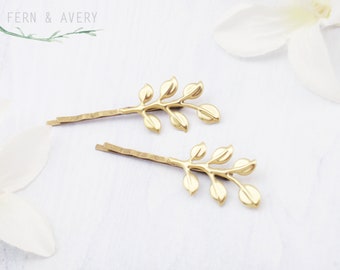 Gold leaf hair pins. 2 bobby pins. Dainty bridal hairpins, grecian wedding hair clips. Gold leaf hair clips, bridesmaid hair piece