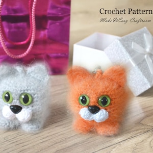 Crochet little cat keychain Amigurumi keyring Crochet pattern School bag pendant Animal bag charm PDF tutorial