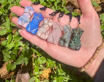 Female Figure Pendant Crystal Female Body Pendant Female Crystal Wire Wrapped Sculpture Jewelry Crystal Necklaces Female Figure Art