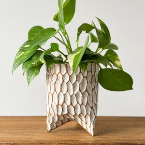 Namu Piglet Footed Planter - Desert Sand in Satin White