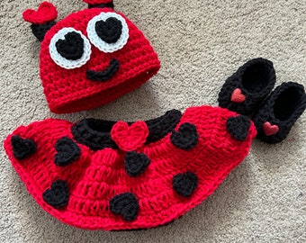 Crocheted Love Bug Costume: Valentine's Day Photo Prop