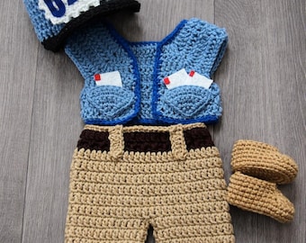 Crochet Mailman Costume: Newborn Photo Prop Outfit