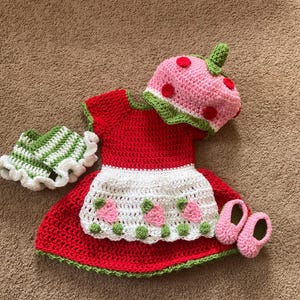 Crochet Strawberry Shortcake Set/Newborn Photography Prop/Infant Costume/Baby Shower/MADE TO ORDER