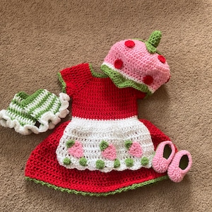 Crochet Strawberry Shortcake Set/Newborn Photography Prop/Infant Costume/Baby Shower/MADE TO ORDER