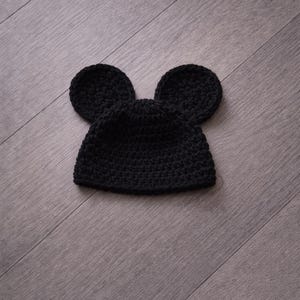 Crochet Mickey Mouse Costume: Newborn Photo Prop Outfit imagen 3