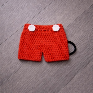 Crochet Mickey Mouse Costume: Newborn Photo Prop Outfit imagen 2