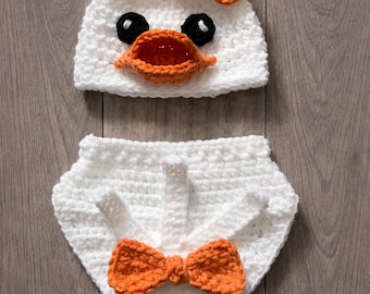 Crocheted Goose Baby Outfit, Baby Goose Hat, Infant Halloween, Newborn Photography, MADE TO ORDER