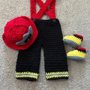 Crochet fireman outfit, crochet firefighter outfit, crochet photo prop, crochet baby gift, baby firefighter outfit, Newborn to 18 months