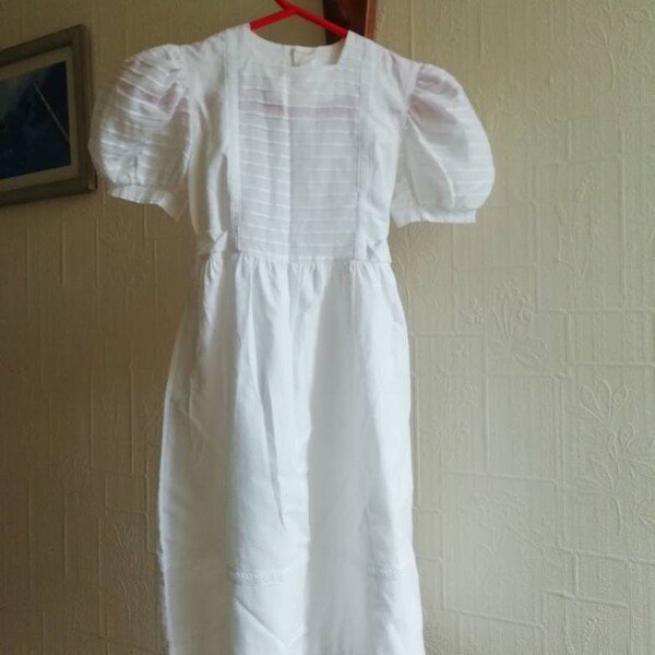 Pretty cotton vintage 60's white girls dress (age 10)