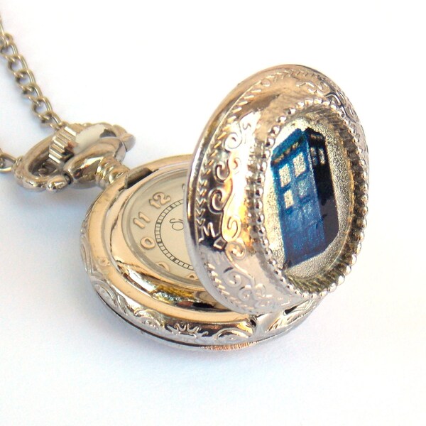 Doctor Who WORKING Pocket Watch --Silver TARDIS