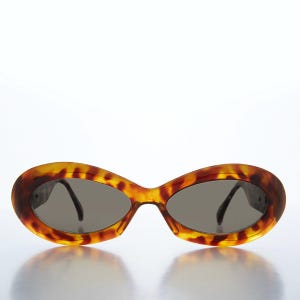 Classic Chunky Oval Women's Sunglasses - Alicia