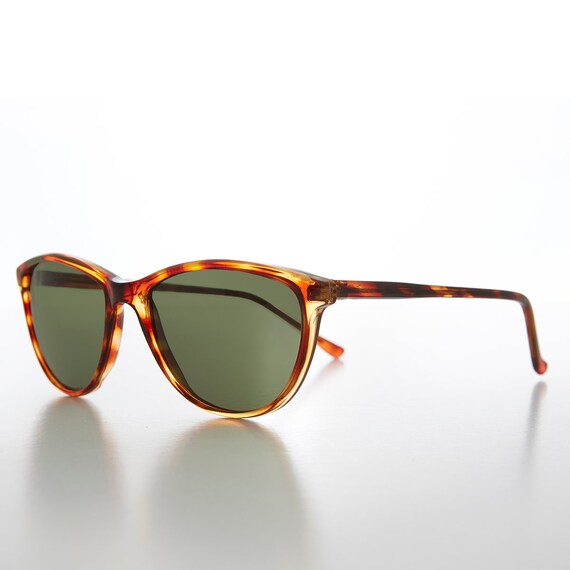 Classic Simple Vintage Sunglasses - Peppy - image 4