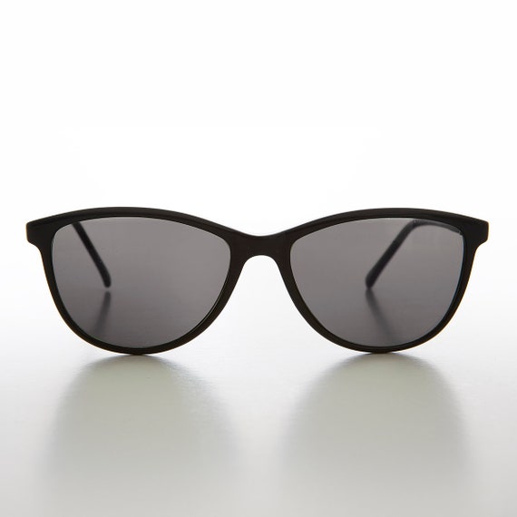 Classic Simple Vintage Sunglasses - Peppy - image 1