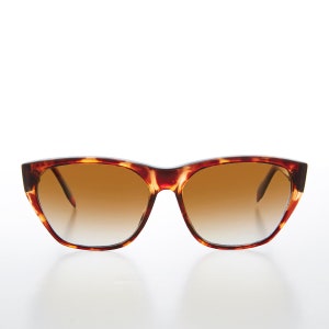 Edgy Square Women&#39;s Vintage Sunglasses with Gradient Lenses - Carol