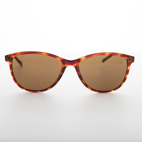 Classic Simple Vintage Sunglasses - Peppy - image 5