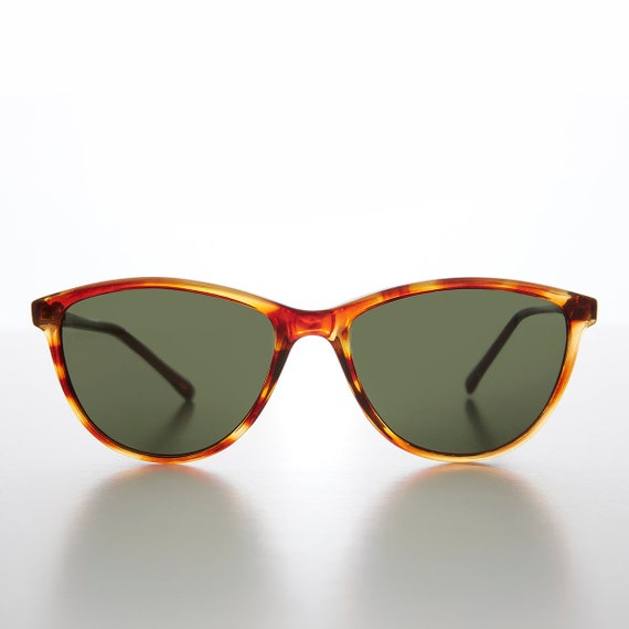 Classic Simple Vintage Sunglasses - Peppy - image 3