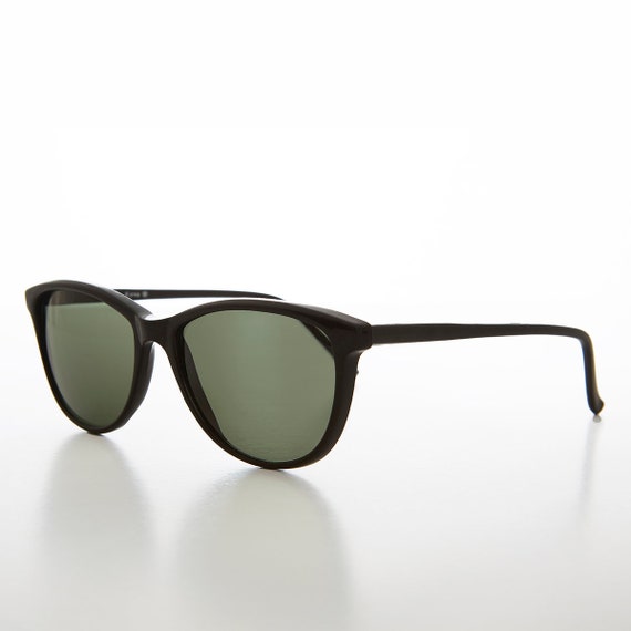 Classic Simple Vintage Sunglasses - Peppy - image 8