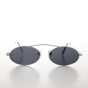 Minimalist Small Oval Frame with Delicate Brow Bar 90s Vintage Sunglasses - Avery