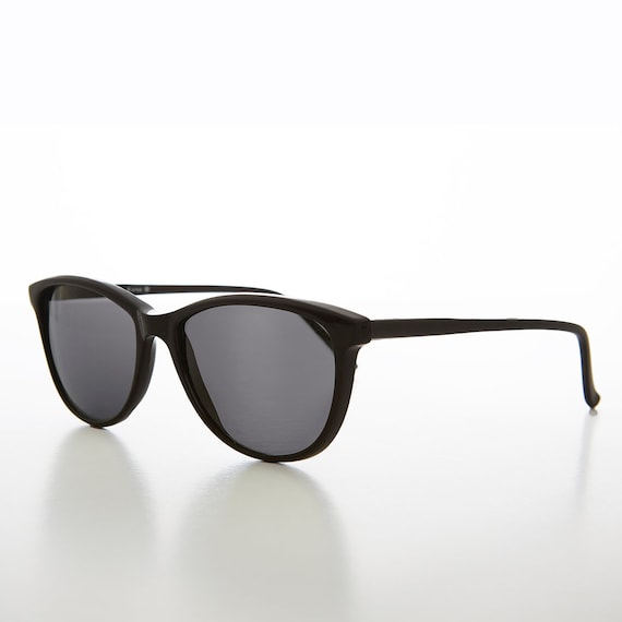 Classic Simple Vintage Sunglasses - Peppy - image 2