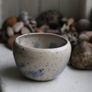 Nebula blauw gespetterd keramische display kom Small bowl