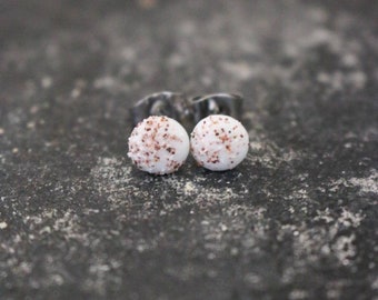 ALBA WEST white porcelain earrings with Scottish sand, stud earrings, small button earrings, pink dots, minimalist earrings, Scotland