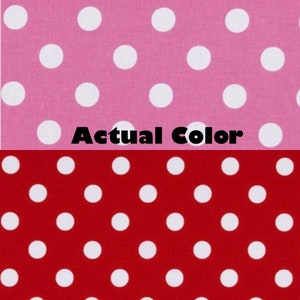Puede incluir: Imagen dividida en dos partes, mostrando muestras de tela. La parte superior es rosa claro con lunares blancos, y la parte inferior es roja con lunares blancos. El texto "Actual Color" est&aacute; centrado.