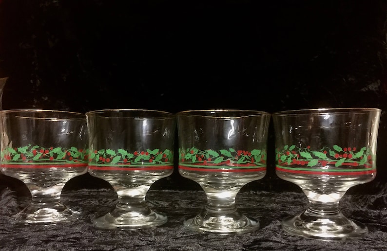 Vintage Christmas Holiday Holly and Berry Glasses Total of Four Compotes