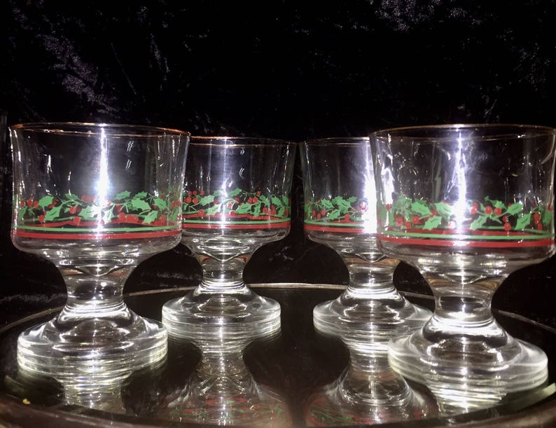 Vintage Christmas Holiday Holly and Berry Glasses Total of Four Compotes