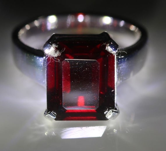 Pyrope Garnet 8.10ct Platinum Finish Solid 925 Sterling Silver Solitaire, Pyrope is Natural and Untreated, 925 Stamped, Ring Size 7, VVSIF,